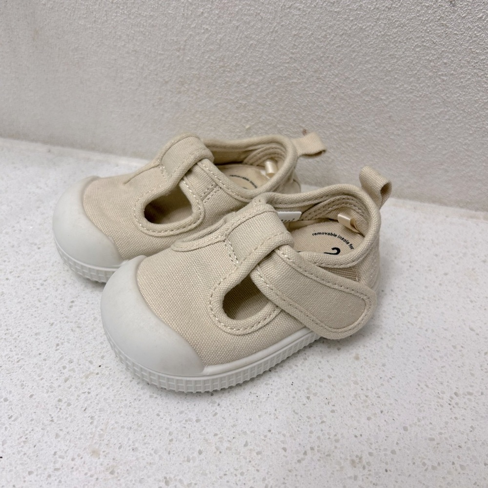 🌺 Kids Cream Canvas Shoes. Gender neutral shoes for baby boy and girl. Size 2